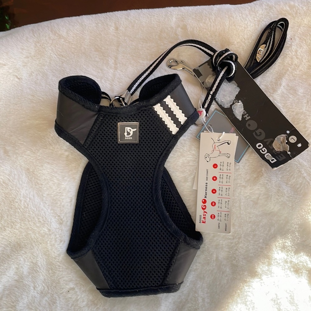 Dogo Easy go basic harness and leash set size large is black.